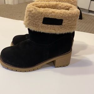 Ladies suede boots